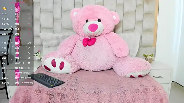 MaddyReyes online show from June 2026 07:35:02 PM