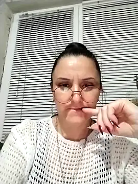 Snapshot of MillaMia45 chatting on May 2026 07:33:01 PM MillaMia45 online show from May 2026 07:33:01 PM