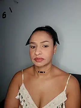 Snapshot of mell0102 chatting on May 2026 11:05:02 AM mell0102 online show from May 2026 11:05:02 AM