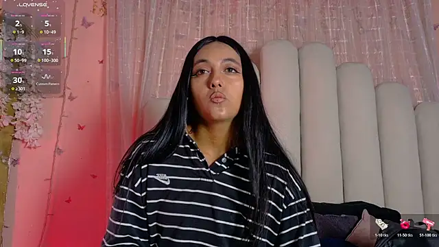 Hollyyqueen  online show from May 2026 08:06:02 PM