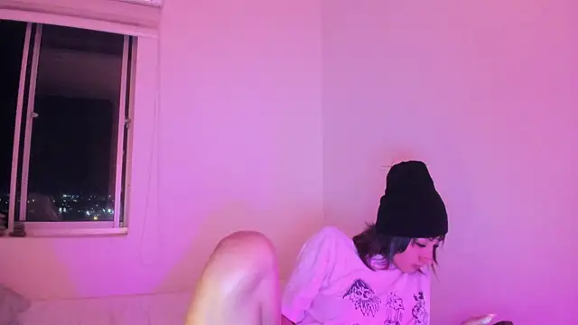vandalovee  online show from May 2026 11:55:01 PM
