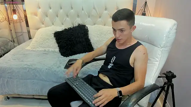 oliver chaze  online show from May 2026 05:29:01 PM