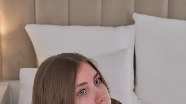 EvaAkiins online show from May 2026 05:29:01 PM