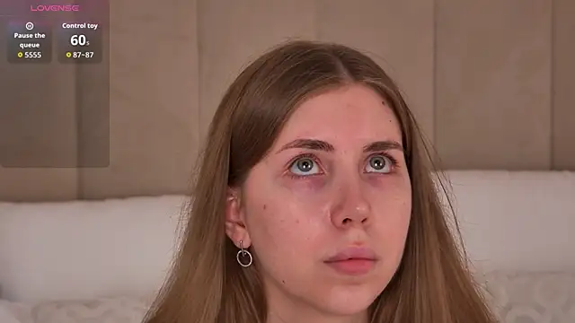 EvaAkiins online show from June 2026 04:39:02 PM