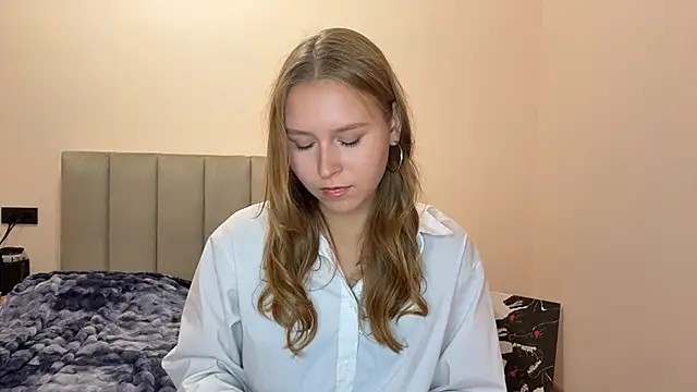 AlisaDreamy online show from May 2026 02:12:01 PM