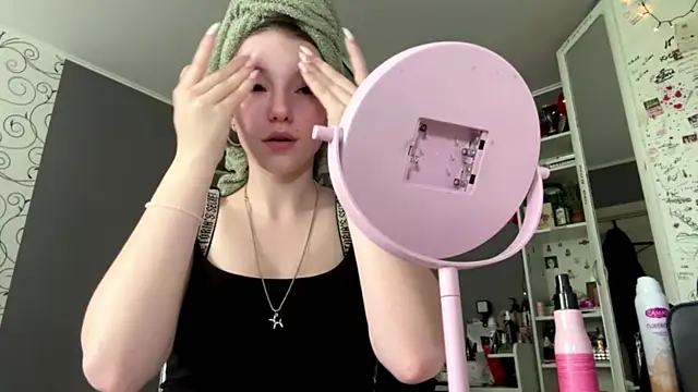 Kate Wingurielle online show from May 2026 09:06:01 AM