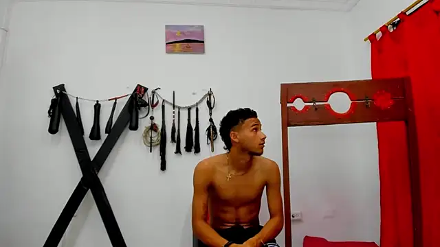 friends lust latin online show from May 2026 12:21:01 PM