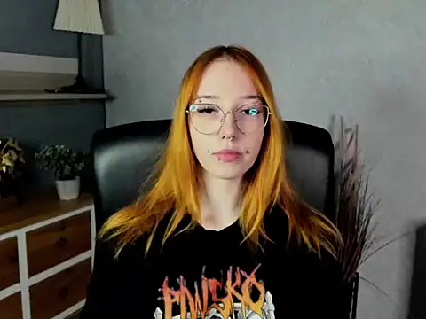 Snapshot of foxSonya chatting on May 2026 05:36:01 AM foxSonya online show from May 2026 05:36:01 AM