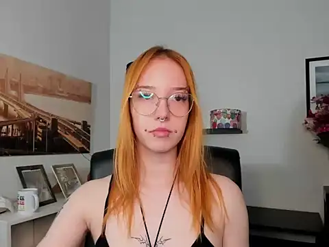 Snapshot of foxSonya chatting on May 2026 05:46:01 AM foxSonya online show from May 2026 05:46:01 AM