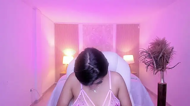 Clhoe collins online show from May 2026 07:22:01 PM