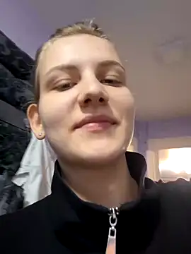 mooniekiss online show from May 2026 07:55:02 PM