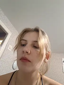 mooniekiss online show from May 2026 04:58:02 PM