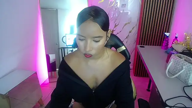 SCARLET ROUSE M online show from May 2026 07:44:01 PM