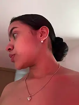 fluffylips online show from June 2026 12:02:01 PM