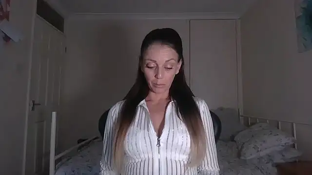 LouiseLovell online show from May 2026 07:21:02 PM