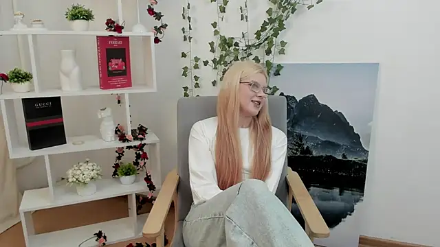MavisBuzzo online show from May 2026 05:05:01 AM