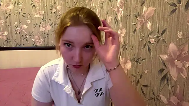 OksiDarling online show from May 2026 04:57:04 PM