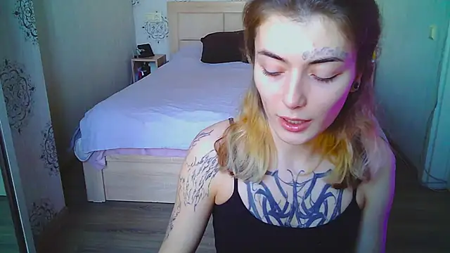 Snapshot of HarrisLola chatting on May 2026 01:08:02 PM HarrisLola online show from May 2026 01:08:02 PM