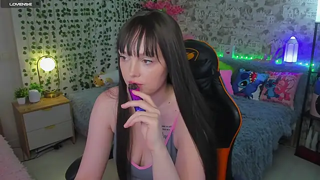 Snapshot of WhisGracex chatting on May 2026 12:45:01 PM WhisGracex online show from May 2026 12:45:01 PM