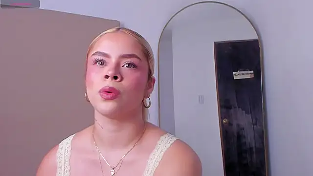 Alesssia Moon online show from June 2026 01:45:02 PM