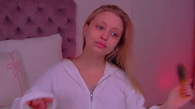 DorissHilton online show from June 2026 06:03:01 PM