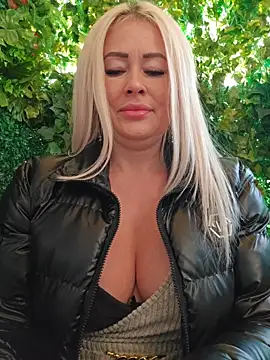 Snapshot of MILFBARBY chatting on November 2025 08:17:01 AM MILFBARBY online show from November 2025 08:17:01 AM