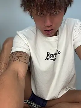Snapshot of luo-77 chatting on May 2026 04:04:02 PM luo-77 online show from May 2026 04:04:02 PM