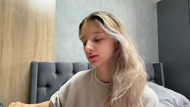Tiffany Blom online show from May 2026 07:28:02 AM