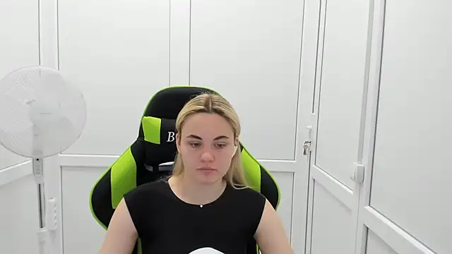 Emma starrs  online show from June 2026 09:46:02 AM