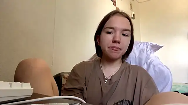FewerCadre online show from May 2026 09:04:01 AM