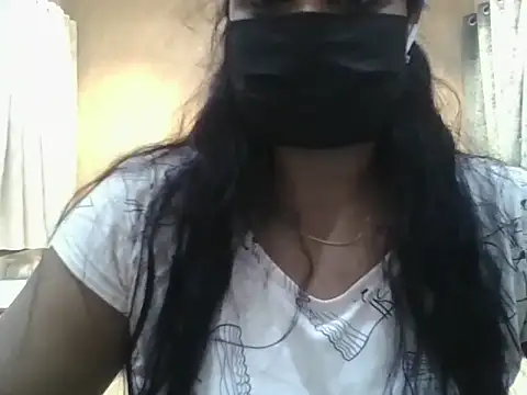 Hottalklady online show from May 2026 04:37:01 PM