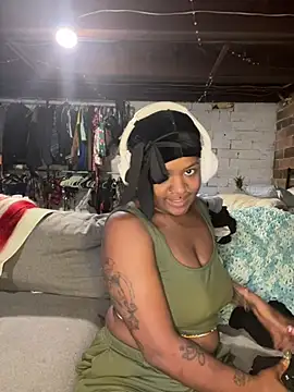 angelbby  online show from July 2026 10:28:02 PM