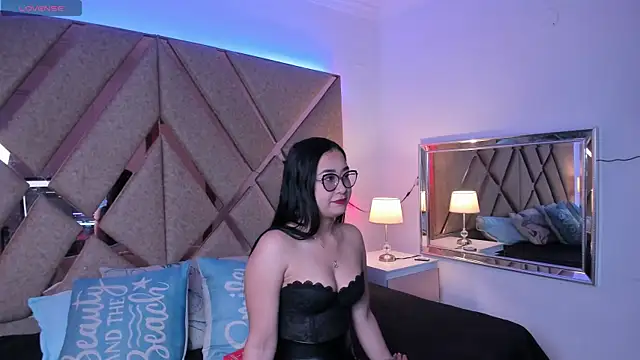 MiaMystic online show from May 2026 01:52:02 PM