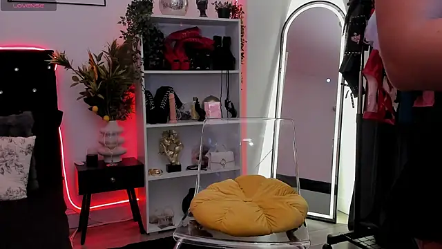 AmyyyDiamond online show from June 2026 05:12:02 PM