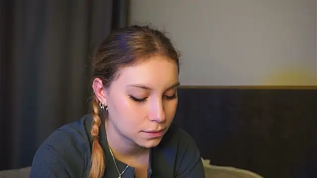 Sairallyn online show from May 2026 09:44:02 PM