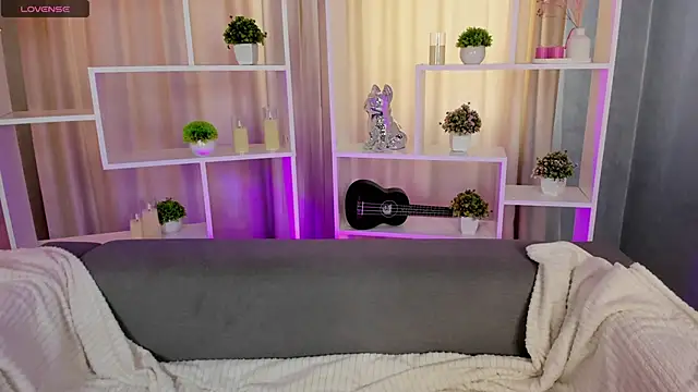 AlexaaBee online show from May 2026 08:09:02 AM