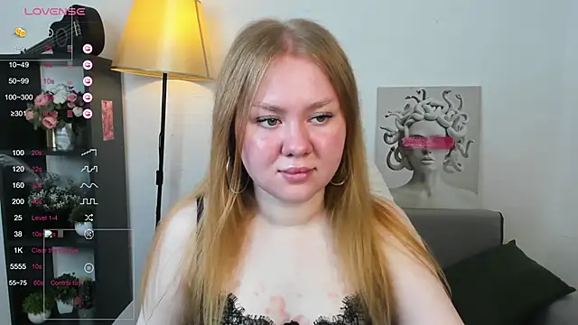 AlexaaBee online show from June 2026 08:02:02 AM