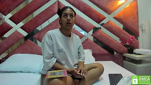 keylli vega online show from May 2026 12:01:01 PM
