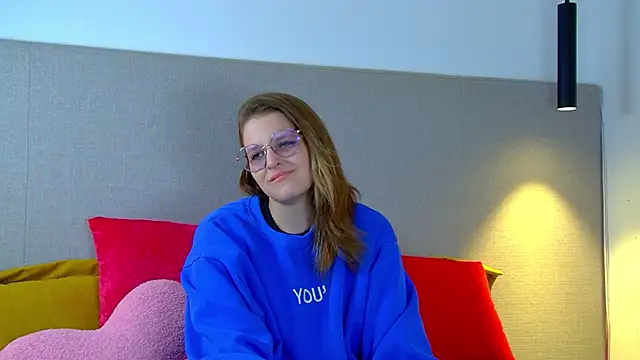 Snapshot of AlexaAvery chatting on June 2026 06:04:02 AM AlexaAvery online show from June 2026 06:04:02 AM