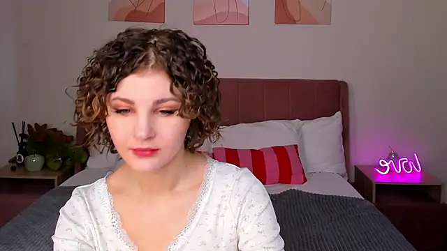 Snapshot of Kira__Fluffy chatting on May 2026 12:06:01 AM Kira Fluffy online show from May 2026 12:06:01 AM