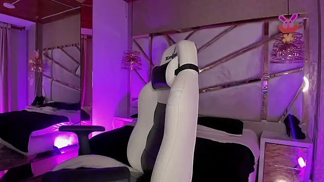nicole 24x online show from May 2026 01:43:02 PM