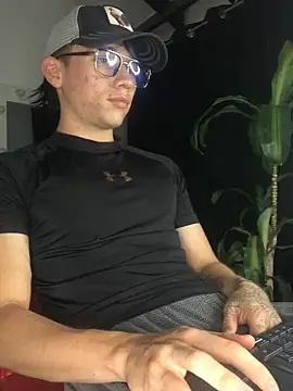 Snapshot of Salvatore_angelo chatting on May 2026 03:03:02 AM Salvatore angelo online show from May 2026 03:03:02 AM