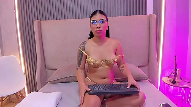 Snapshot of MaiaLopez chatting on June 2026 08:02:02 PM MaiaLopez online show from June 2026 08:02:02 PM