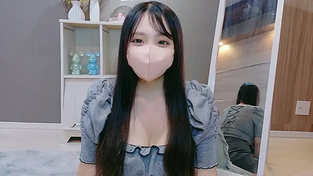 Snapshot of Runa-nn chatting on June 2026 12:42:02 PM Runa-nn online show from June 2026 12:42:02 PM
