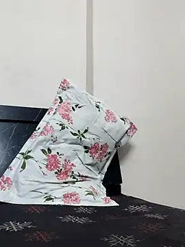 Hot Rozy online show from May 2026 04:04:01 PM