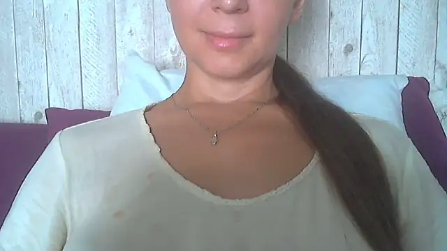 Snapshot of Bella--White chatting on July 2026 06:19:02 AM Bella--White online show from July 2026 06:19:02 AM