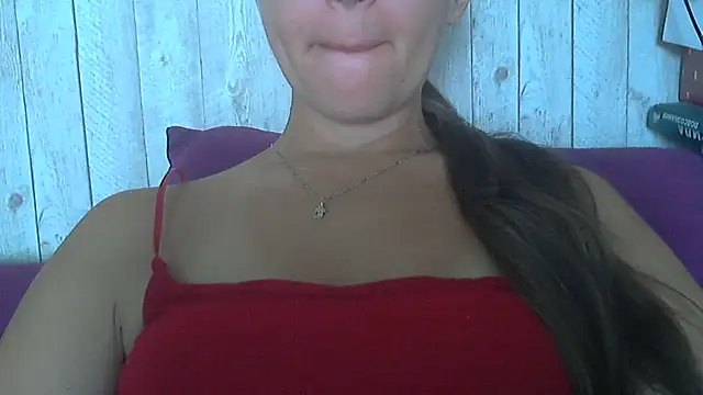 Snapshot of Bella--White chatting on July 2026 05:37:01 AM Bella--White online show from July 2026 05:37:01 AM