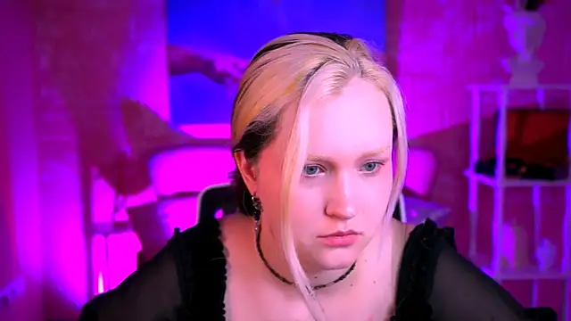 Snapshot of ViolettWoods chatting on June 2026 06:15:02 AM ViolettWoods online show from June 2026 06:15:02 AM