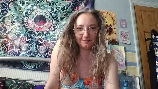 Snapshot of Izzylove47 chatting on June 2026 08:45:02 AM Izzylove47 online show from June 2026 08:45:02 AM