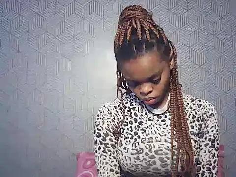 Snapshot of BustieLaura chatting on June 2026 06:26:01 AM BustieLaura online show from June 2026 06:26:01 AM